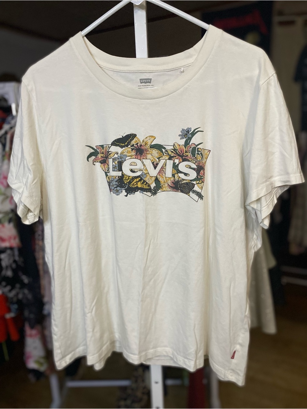 Levi's Cream Boxy Fit Tee with Floral Logo